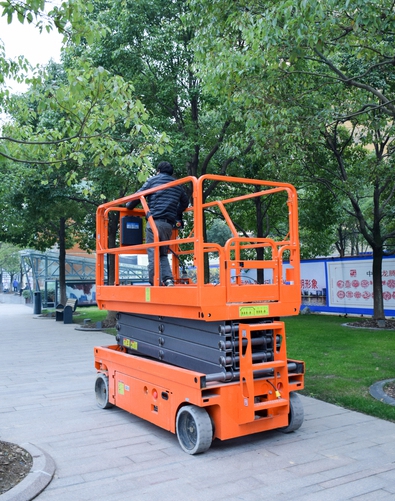 升降機(jī)哪家好?應(yīng)如何選擇? 液壓升降機(jī)升降平臺(tái)